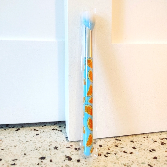 $10 or 5/$25 Slmissglam Concealer Brush Studded - Picture 3 of 3